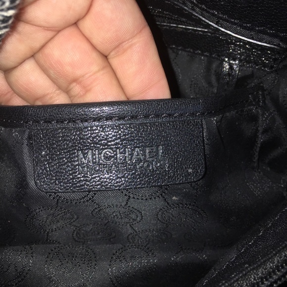 Michael kors black purse - Picture 4 of 9